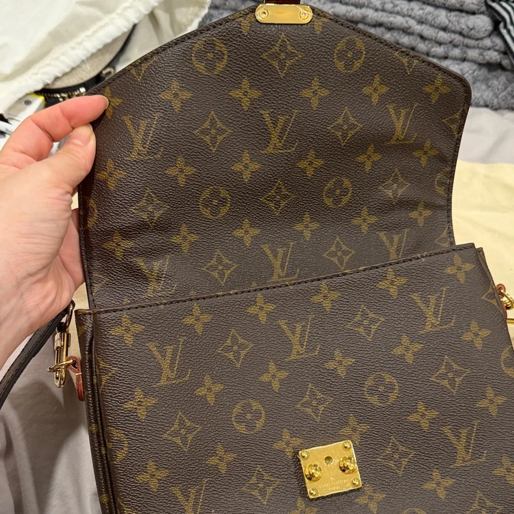 Louis Vuitton Monogram Pochette Métis Crossbody - Picture 2 of 8